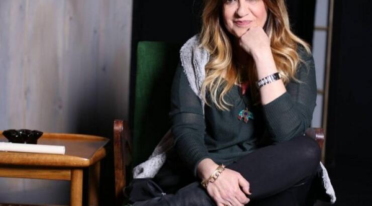 Δεν θα πιστεύετε πόσα χρήματα παίρνει η Τζόυς Ευείδη κάθε φορά που παίζεται επανάληψη το "Καφέ της Χαράς"