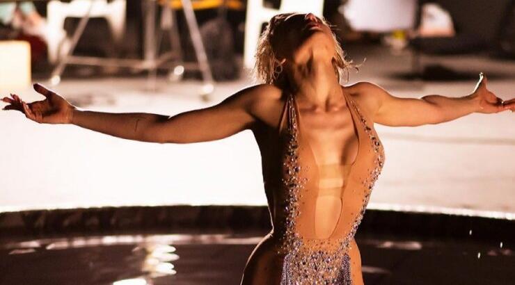 O σύντροφος Ελληνίδας τραγουδίστριας της πήρε δώρο ένα σπίτι [βίντεο]