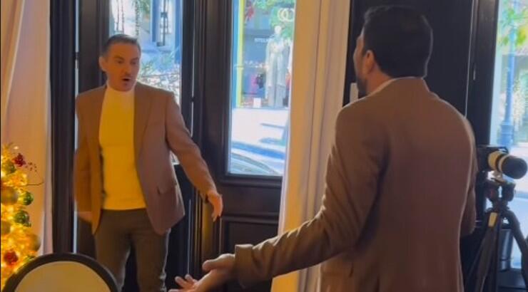 Μιχάλης Χατζηγιάννης: Η επική αντίδραση του όταν πήγε σε συνέντευξη και φορούσε ίδια ρούχα με τον δημοσιογράφο 