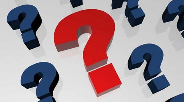 Κύπριος ηθοποιός ολόγυμνος μπροστά στον καθρέφτη του