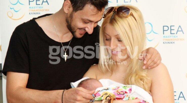 Πάνος Καλίδης - Λεάνα Μάρκογλου: Eπέστρεψαν σπίτι με τον γιο τους!