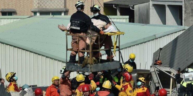 Ταϊβάν: Ελπίδα μέσα απο τα συντρίμμια-Ανασύρθηκαν 2 ζωντανοί 