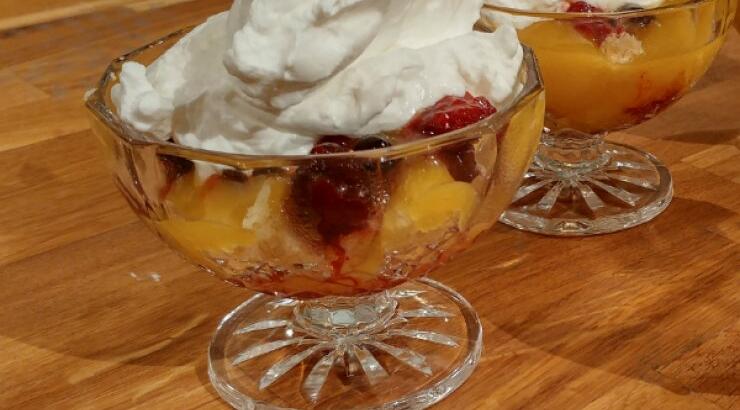 Lemon and berries triffle