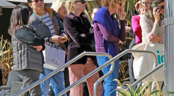 Σταρ του Hollywood περίμενε στη σειρά για να πληρώσει! [φωτογραφίες]