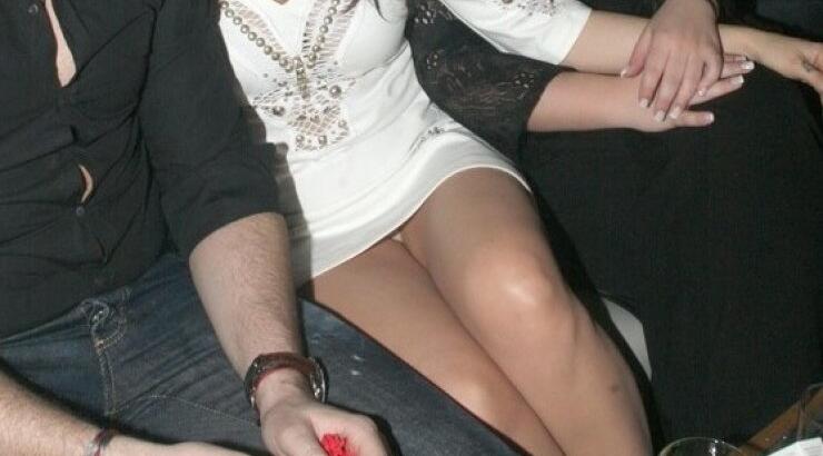 Πήγε στα μπουζούκια να δει τον αγαπημένο της κι εμείς είδαμε το εσώρουχό της! [εικόνες]