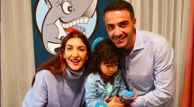 Μιχάλης Σοφοκλέους: Η σύζυγος του τον απαθανάτισε να κοιμάται στην πολυθρόνα αγκαλιά με τον γιο τους