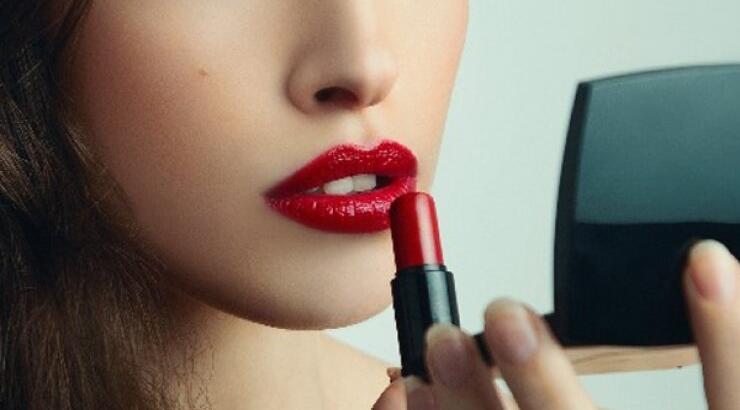 Το κλασικό μακιγιάζ του Αγίου Βαλεντίνου δέχεται makeover (κοινώς... κάντο αλλιώς)