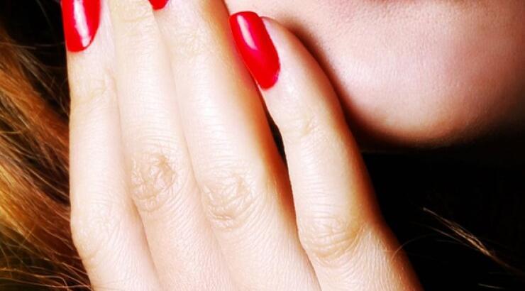 Το μυστικό για... σαρκώδη χείλη κρύβεται στο σωστό περίγραμμα!