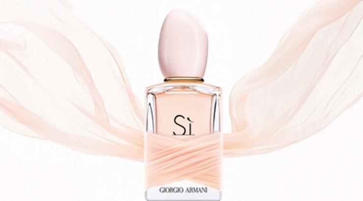  Ο Giorgio Armani παρουσιάζει το ανέμελο συναίσθημα του Sì Eau de Toilette