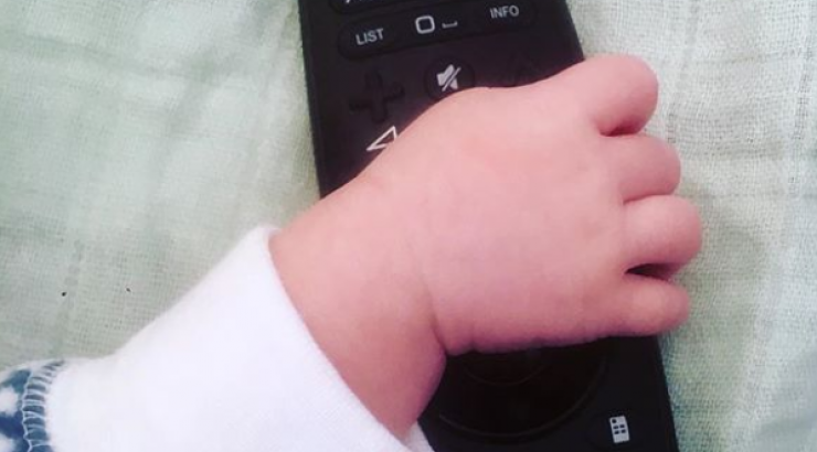 Ελληνίδα παρουσιάστρια φωτογραφίζει το μωράκι της λίγο πριν επιστρέψει στη δουλειά!