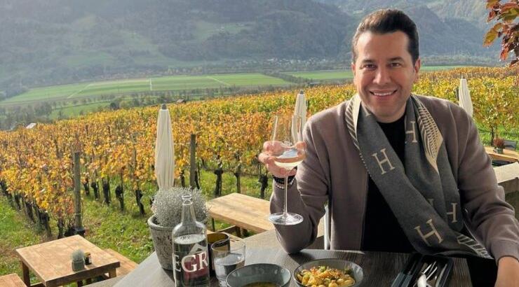 Χάρης Σιανίδης: “Για έναν έρωτα έχω μπει σε σκουπιδοτενεκέ για να παρακολουθώ” [βίντεο]