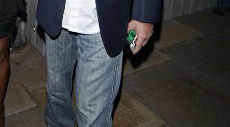 Ποιος διεθνούς φήμης εργένης θα γίνει πατέρας -με την γυναίκα του κολλητού του;!