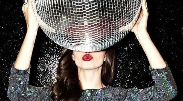 5+1 πράγματα που σιχαίνεσαι την παραμονή της Πρωτοχρονιάς αν είσαι single!