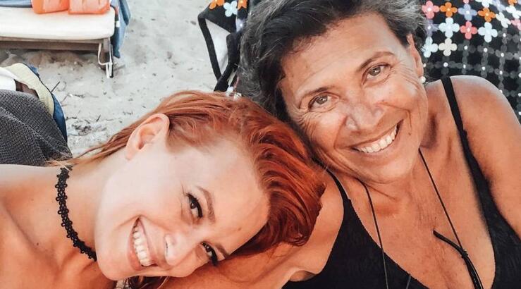 Η Σίσσυ Χρηστίδου εξομολογείται για την περιπέτεια υγείας της μαμάς της: “Δίναμε μάχη με τον χρόνο” 