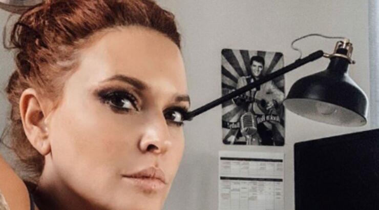 Σίσσυ Χρηστίδου: Μας "έβαλε" στην γκαρνταρόμπα της