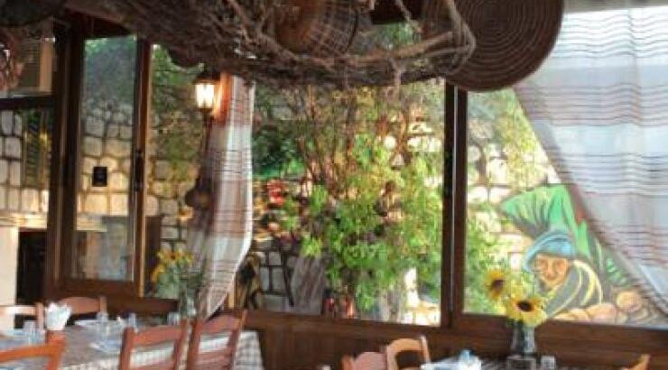 Σκουρουβίννος πάει να πει "ταβέρνα"!