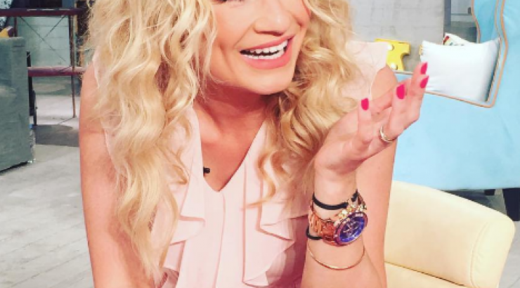 Η απίστευτη γκάφα της Φαίης Σκορδά on air! [βίντεο]