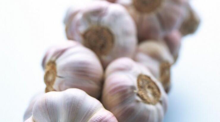 Διώξτε την δυσάρεστη μυρωδιά του σκόρδου μετά από κάποιο φαγητό 