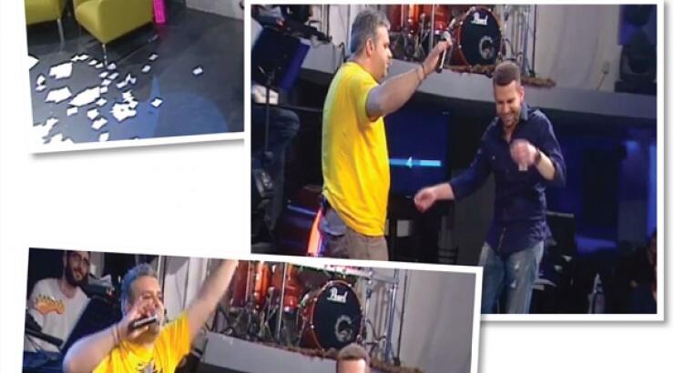  Ανδρέας Πιτσιλλίδης: Δείτε τον να τραγουδά "Δεν σου κάνω τον Άγιο" και να του πετάνε χαρτομάντηλα