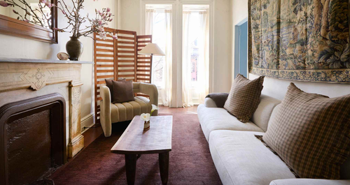 Αυτή η συγγραφέας μεταμόρφωσε ένα ενοικιαζόμενο διαμέρισμα 30τ.μ. σε ένα εντελώς δικό της σπίτι