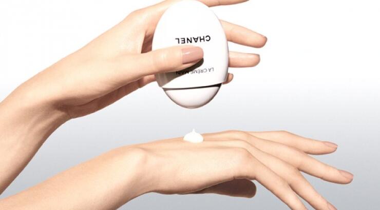 Chanel, La Creme Main: Για βελούδινα, απαλά και πιο ανοιχτόχρωμα χέρια