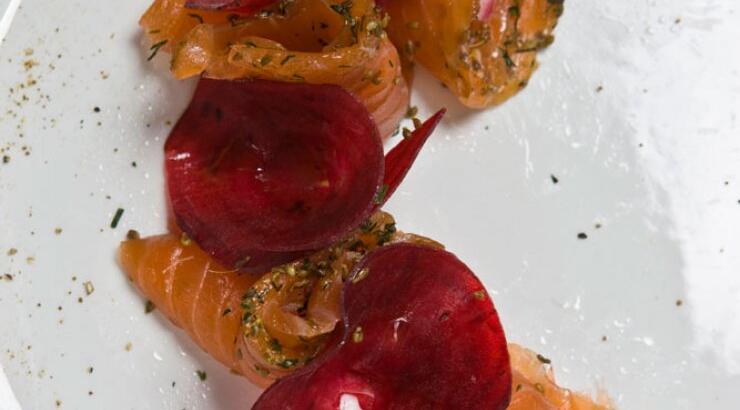 Μαριναρισμένος σολομός με παντζάρι