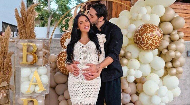 Στέφανη Σόλωνος: Πήρε εξιτήριο από το μαιευτήριο και φωτογραφίζει τον σύζυγό της με την κόρη τους