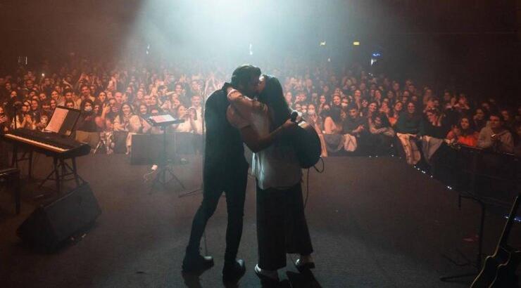 Ελλαδίτης ηθοποιός: “Έχουν γράψει ότι η κόρη μου είναι η σχέση μου” [βίντεο]