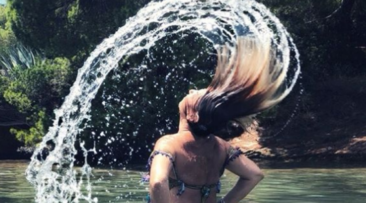 Κύπρια socialite κάνει διακοπές στις Σπέτσες και εντυπωσιάζει! [εικόνες]