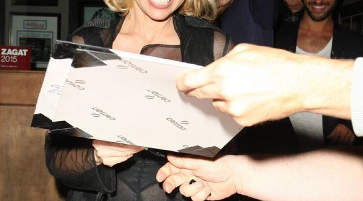 Έκρηξη αγάπης για την Pamela Anderson μετά και το χωρισμό της [εικόνες]