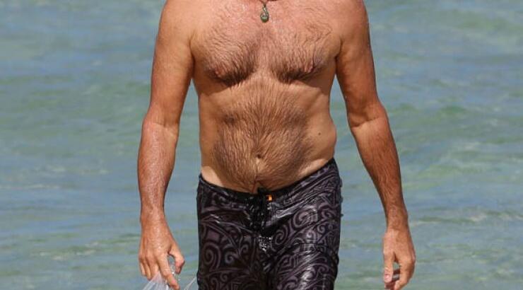 Δείτε το κορμί που διαθέτει ο 61χρονος Pierce Brosnan [εικόνες]