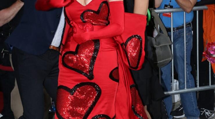 Miley Cyrus: Δείτε τι φόρεσε στο Amfar Gala [εικόνες]