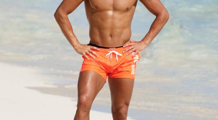 Ακόμη μία μέρα στην παραλία για τον καυτό Cristiano Ronaldo [εικόνες]