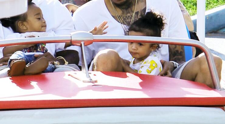 Οι τρυφερές στιγμές διάσημου τραγουδιστή με την κόρη του [εικόνες]