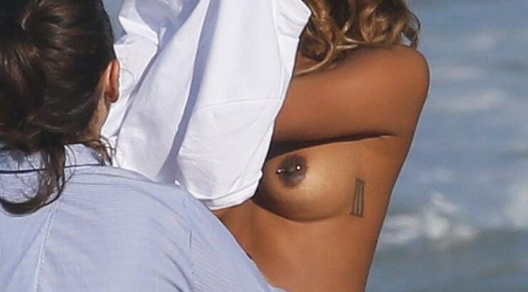 Διάσημο μοντέλο ανεβάζει τη θερμοκρασία topless στην παραλία [εικόνες]