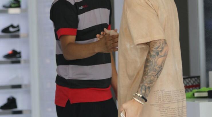 Διάσημος τραγουδιστής παραδέχτηκε τον εθισμό του [εικόνες]