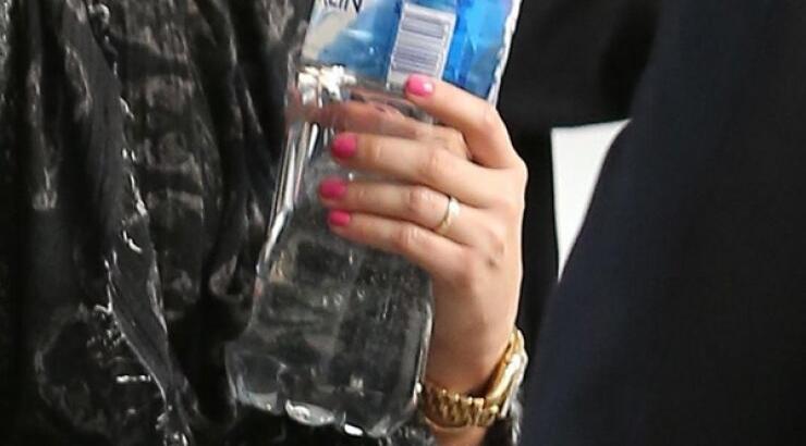 Αρραβώνας για διάσημη τραγουδίστρια [εικόνες]