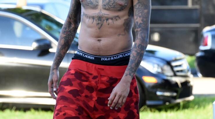 Ο γυμνός Chris Brown τα δίνει όλα [εικόνες]