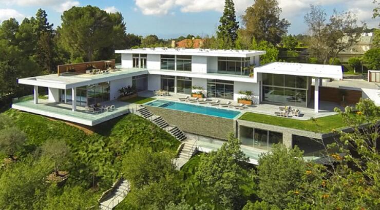 Πετάνε την Beyonce έξω από το σπίτι της [εικόνες]