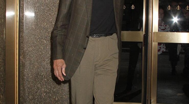 Αυτός είναι ο μεγάλος θρύλος του μπάσκετ...και του ύψους! [εικόνες]