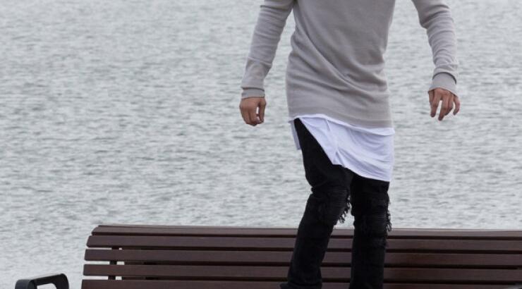 Justin Bieber: Δείτε τον να κάνει skateboard σε παγκάκι [εικόνες]