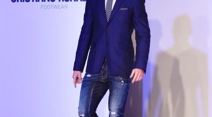 O Cristiano Ronaldo κάνει για πρώτη φορά πασαρέλα [εικόνες]