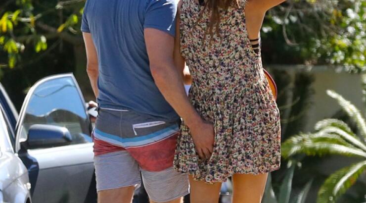 Τα...χουφτώματα διάσημου σταρ προς τη σύντροφό του [εικόνες]