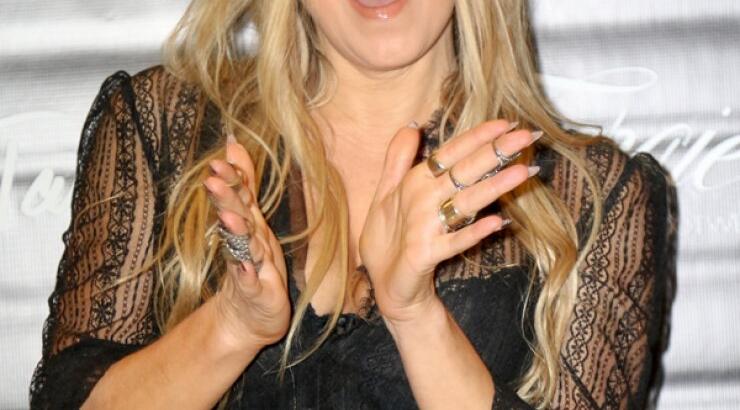 Διάσημη τραγουδίστρια λανσάρει δική της σειρά παπουτσιών [εικόνες]