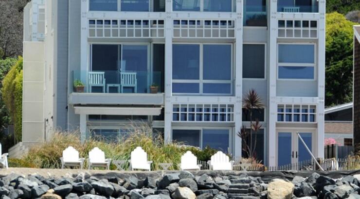 Ο Pierce Brionsan και ο Dustin Hoffman ετοιμάζονται να ξοδέψουν...εκατομμύρια [εικόνες]