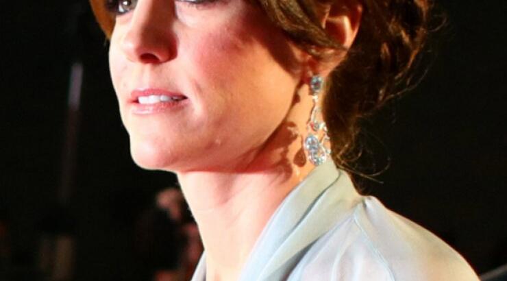 Αυτή είναι η γυναίκα που έκλεψε την παράσταση στην πρεμιέρα της νέας ταινία τους James Bond [εικόνες]