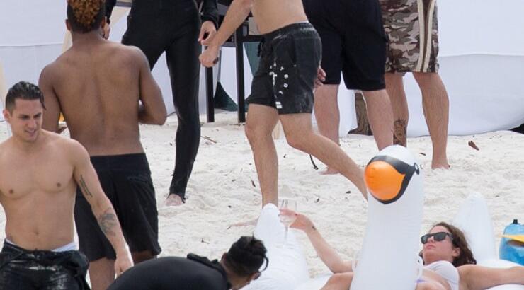 Δε θα πιστεύετε τι έκανε η Taylor Swift στους συνεργάτες της! [εικόνες]