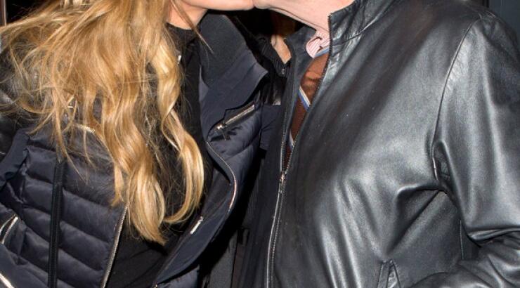 Δείτε τον 82χρονο παρουσιαστή με την καυτή σύζυγό του [εικόνες]