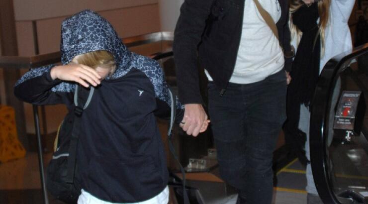 Σπάνια εμφάνιση του Chris Martin με τα παιδιά του [εικόνες]