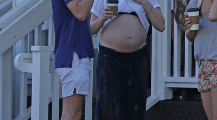 Anne Hathaway: Απολαμβάνει την εγκυμοσύνη της [εικόνες]